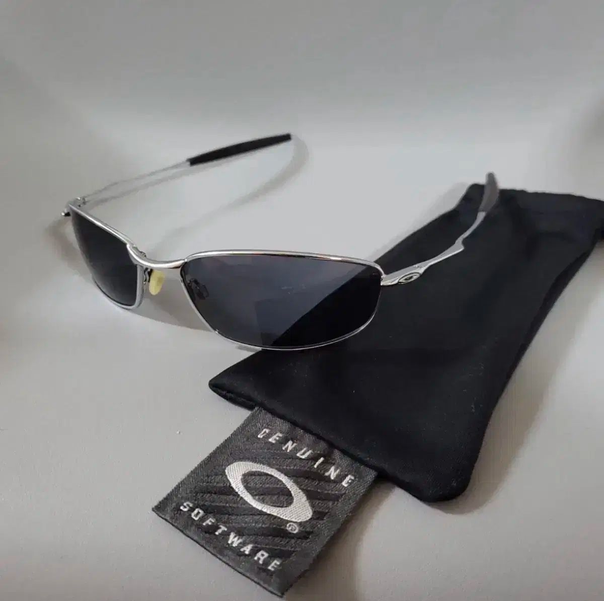OAKLEY オークリー ヒゲ 1 世帯 2005 シルバー