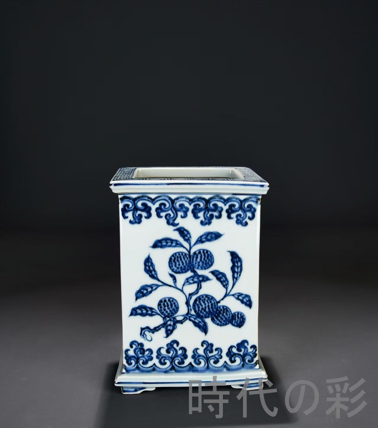 中国古美術・明宣徳年製款・青花折枝花果紋筆筒・青花磁・唐物・文房具・時代物・装飾 中国古美術 明・宣徳 青花折枝花果紋 筆筒 古陶磁 骨董品 唐物