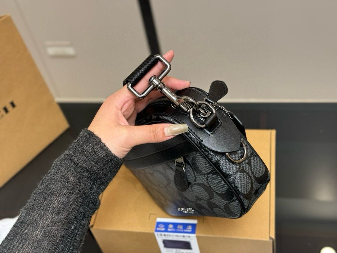 COACH カメラバッグ