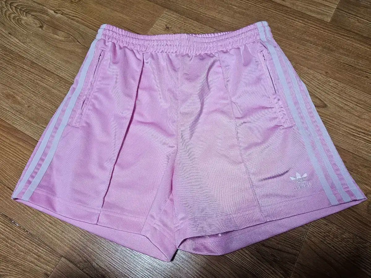 adidas アディダス ファイヤーバード ショートパンツ トゥルーピンク m