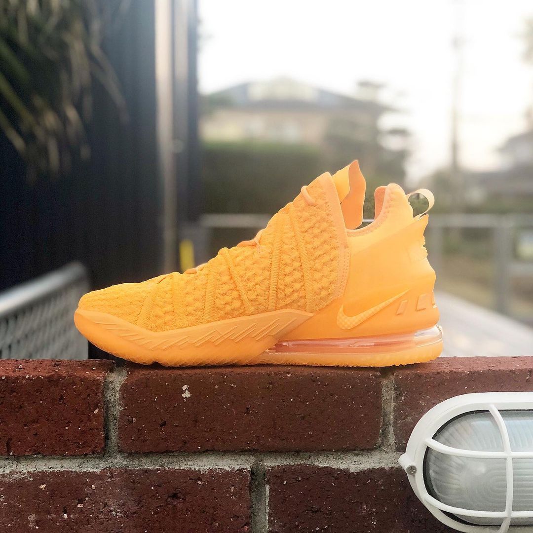 NIKE LEBRON XVIII 