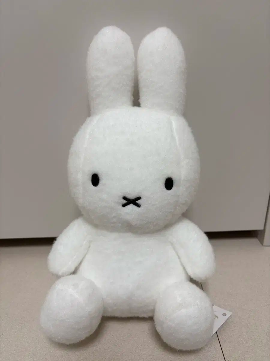 【雷市場（ポンジャン）商品韓国直送】 ミッフィー 3RD フラッシュ 25cm 白 人形