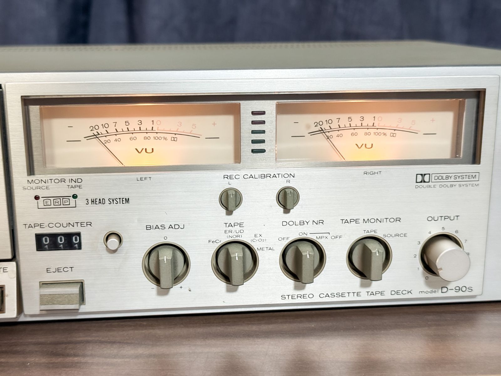 日立 Lo-D D-90s カセットデッキ 通電確認済み ジャンク扱い