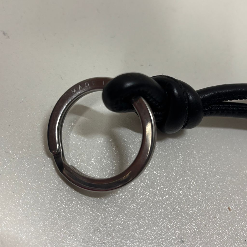 BOTTEGA VENETA ブラックレザーキーホルダー BOTTEGA VENETA ボッテガヴェネタ キーリング キーホルダー