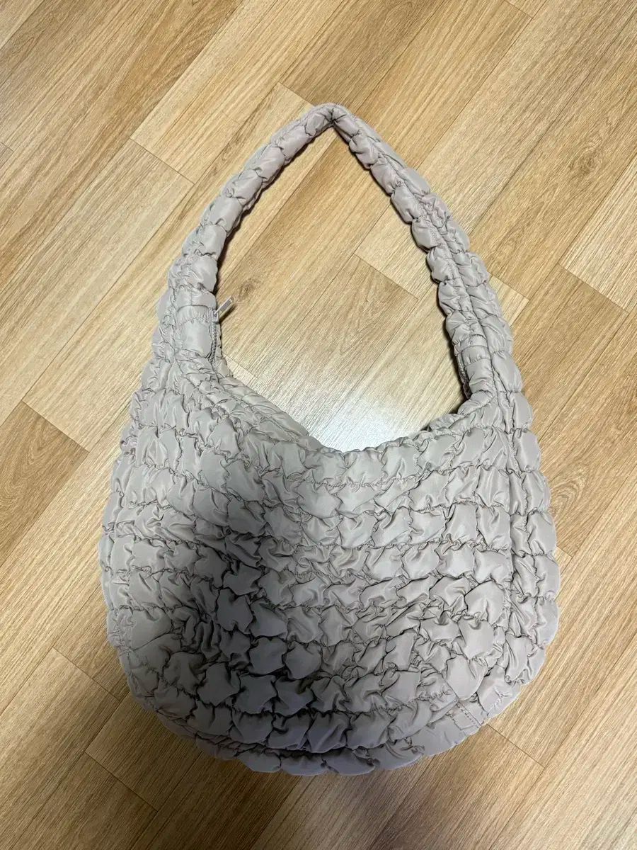 COS(コス) Quilted オーバーサイズ ショルダーバッグ ベージュ 販売