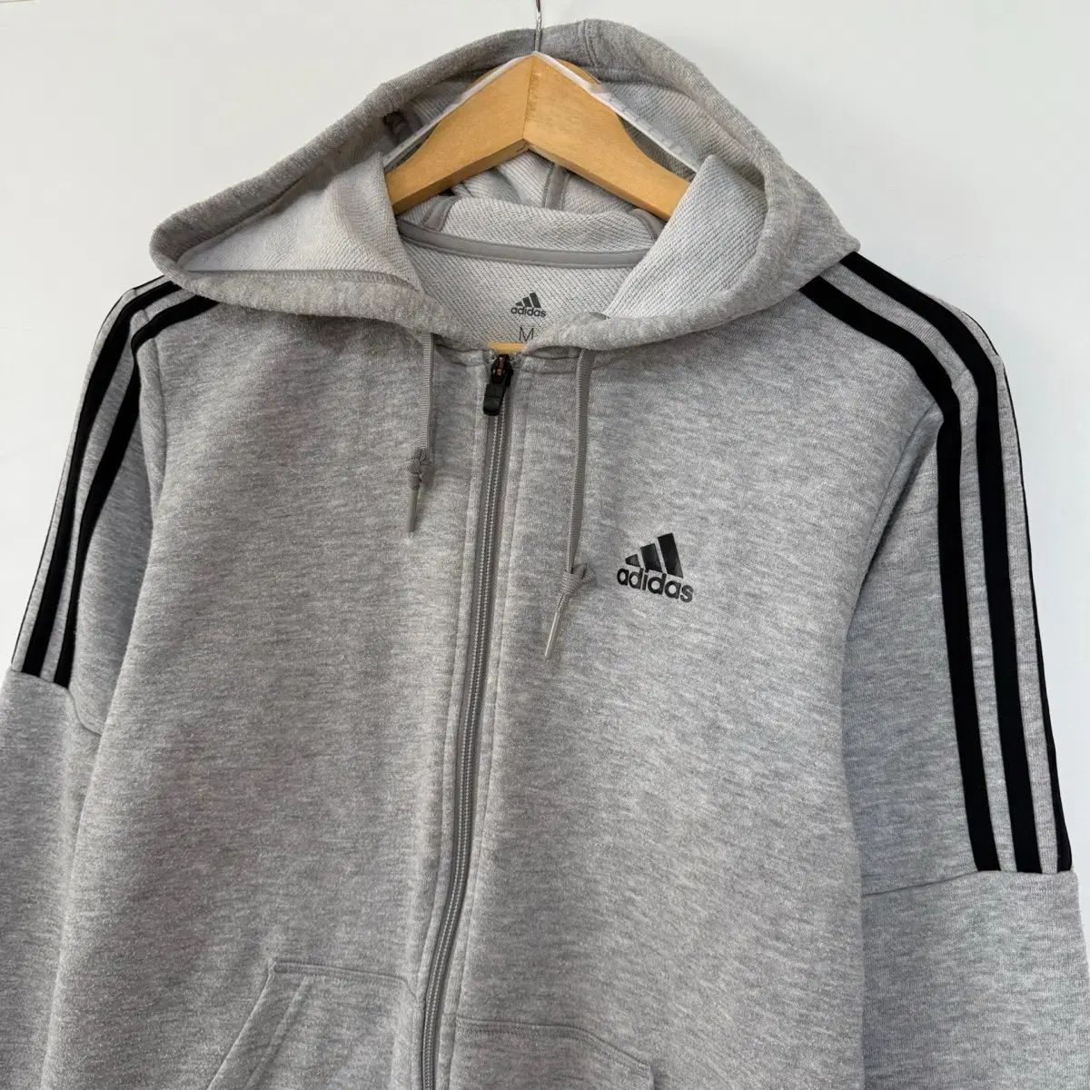 564 adidas(アディダス) フード ジップアップ