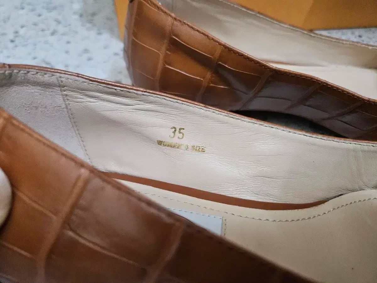 新発売鳥用TOD'S(トッズ) フラットシューズ 35 サイズ 自立支援