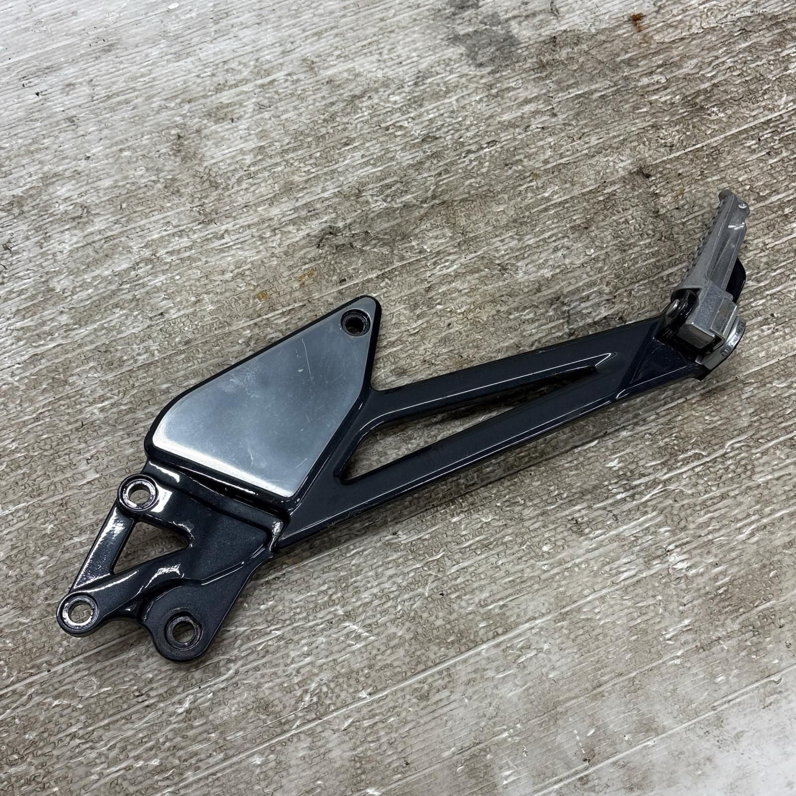 KAWASAKI バリオス2 ZR250B ステッププレート 左 カワサキ