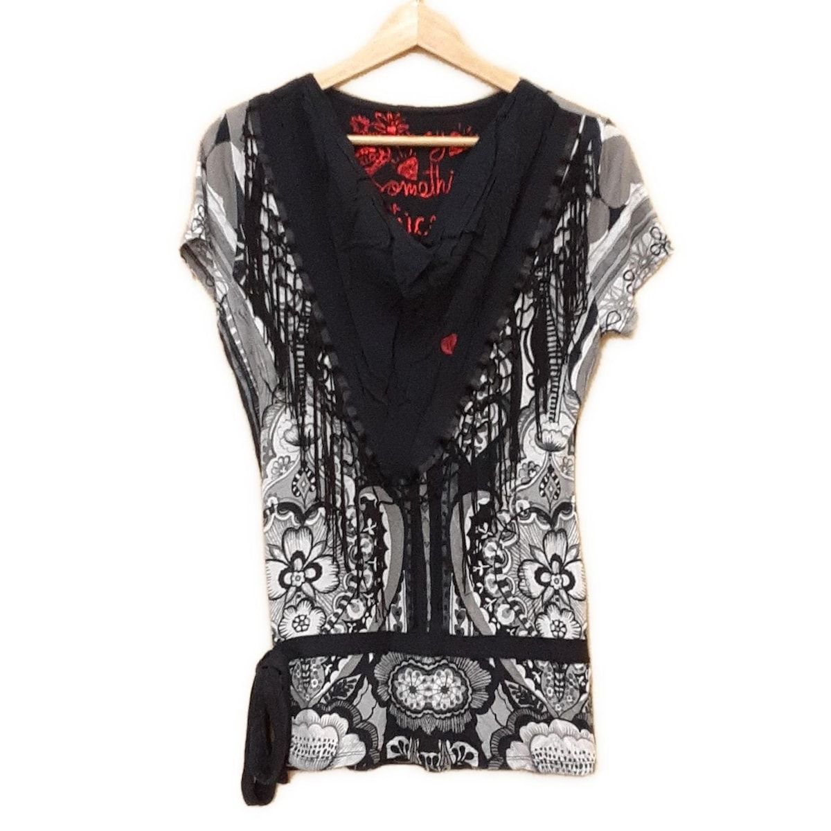 DESIGUAL - 新品 デシグアル 半袖カットソー 定価8900円 XSサイズ 大幅値下げ‼️ Desigual(デシグアル) 半袖カットソー サイズL レディース美品