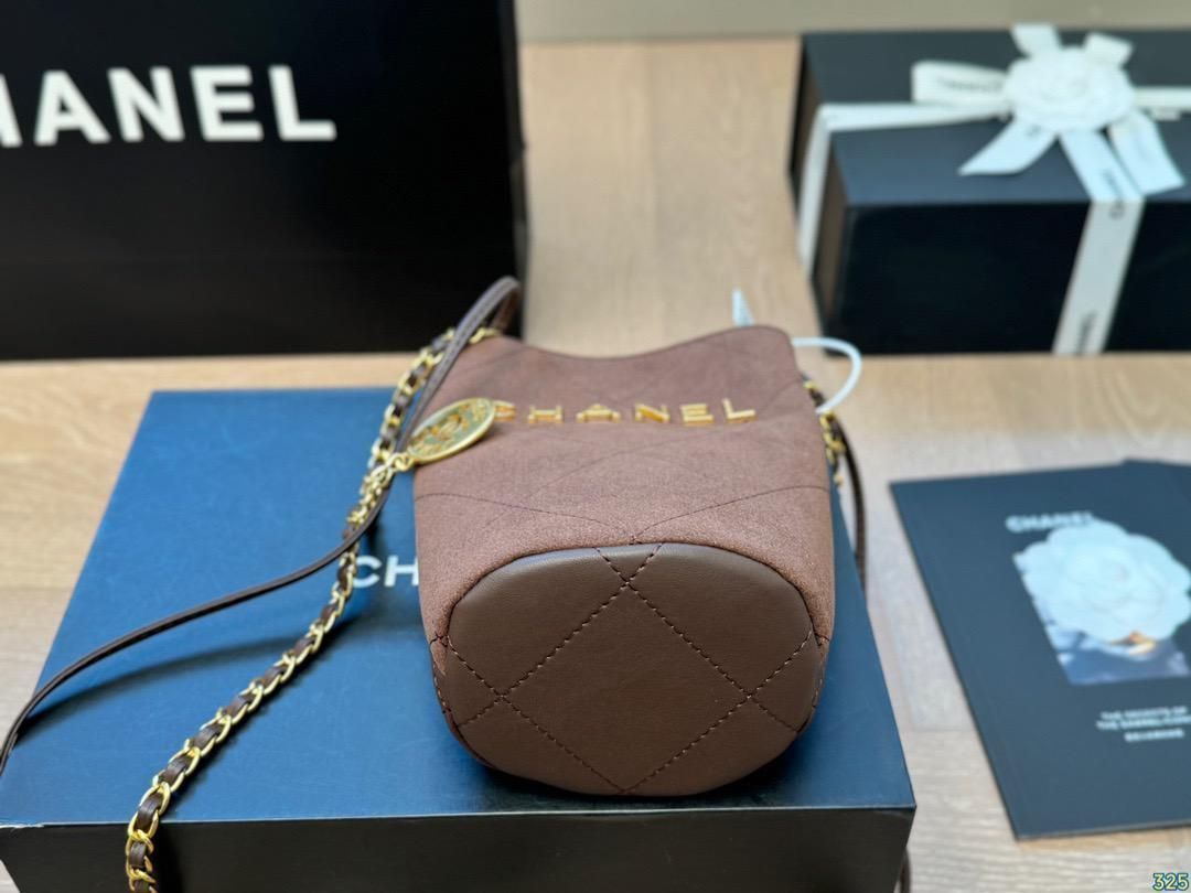 【安心の国内配送☆】CHANEL バケットバッグ ミニ バケット バッグ、ラムスキン、ホワイト — ファッション