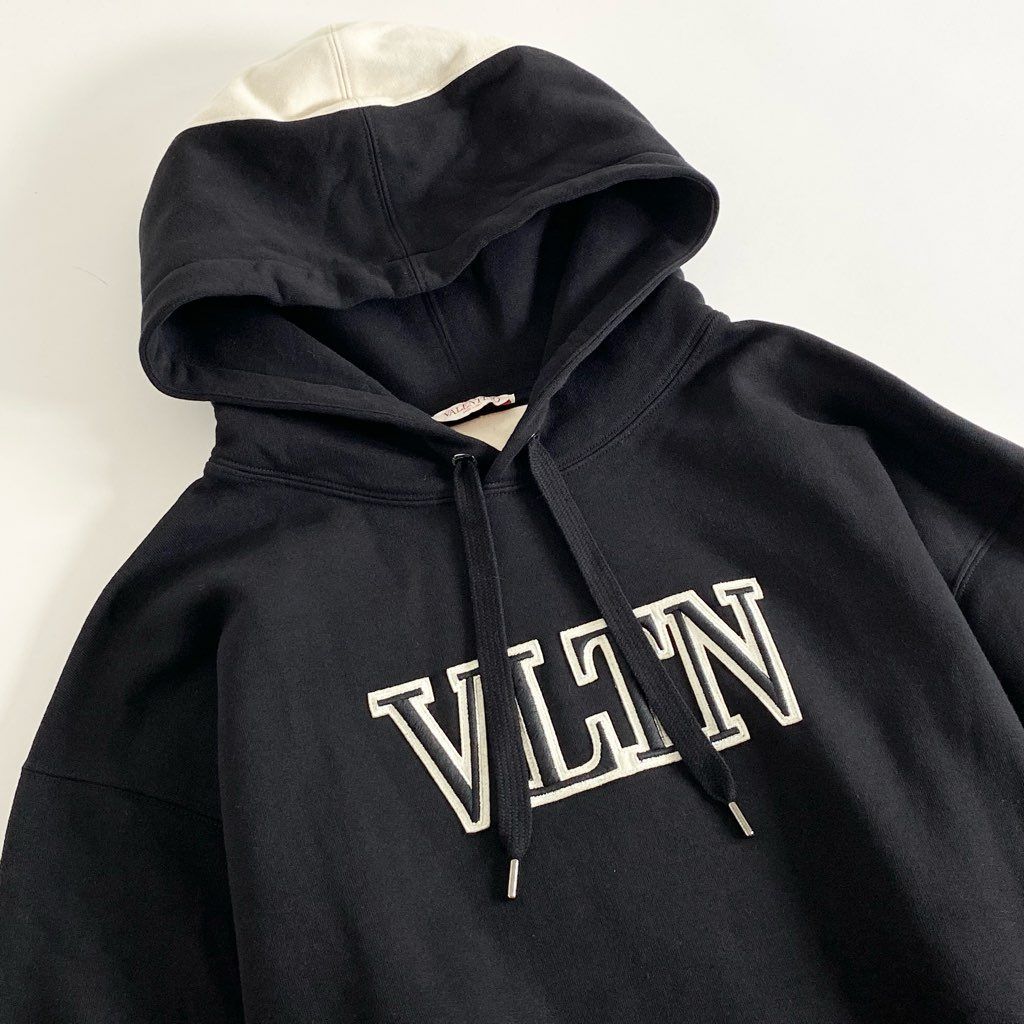 39i13 【美品】VALENTINO ヴァレンティノ VLTNエンブロイダリー 