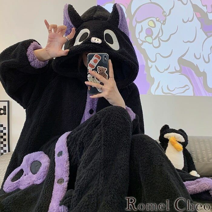 RomelCheo モコモコ豚蝙蝠ルームウェアセット 上下セット きぐるみパジャマ 着ぐるみ ルームウェア もこもこ部屋着 フード付き ゆったり ナイトウェア 長袖 レディース 個性的 モード系 ストリート 原宿系 青文字系 カジュアル ロメルチェオ