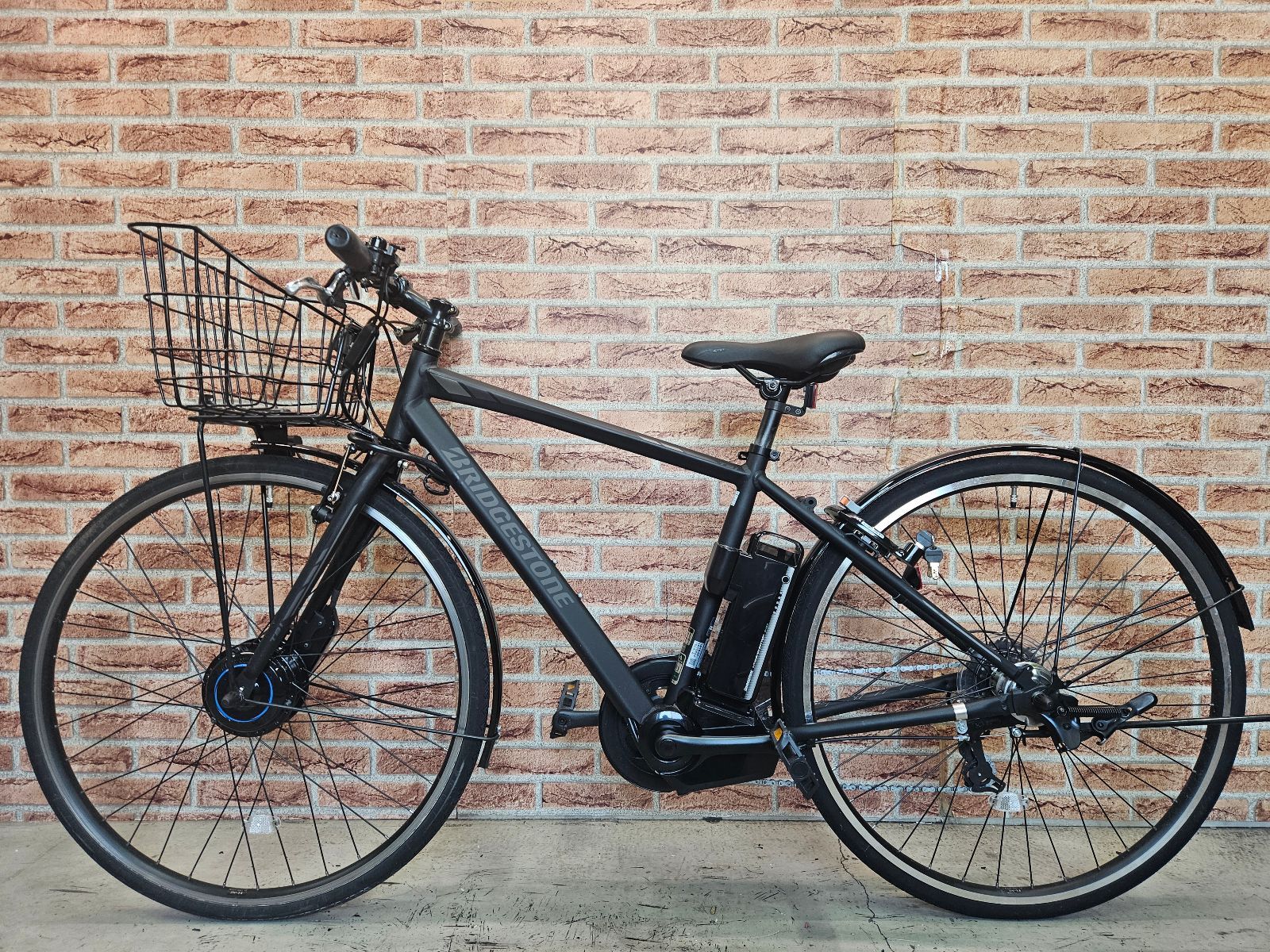 BRIDGESTONE 電動アシスト自転車 スポーツタイプ 黒 B400 □ 近畿地方発送限定 極上品!! BRIDGESTONE TB1e TB7B45 2025