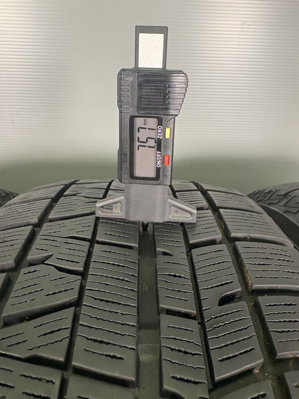 冬タイヤ スタッドレス