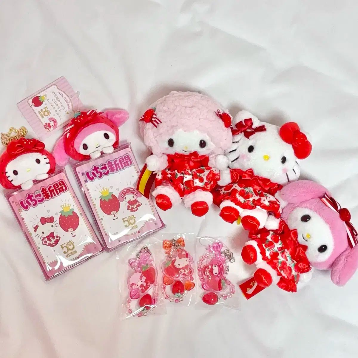 送料無料 一括 Sanrio サンリオ いちご新聞 50 記念日 いちご シリーズ マスコット キーリング カレ