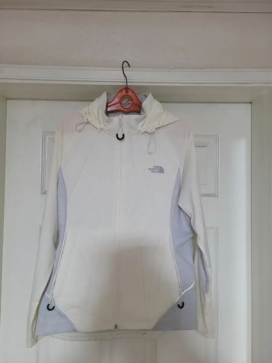 THE NORTH FACE ザ ノース フェイス レディース ウィンドブレーカー 95 サイズ