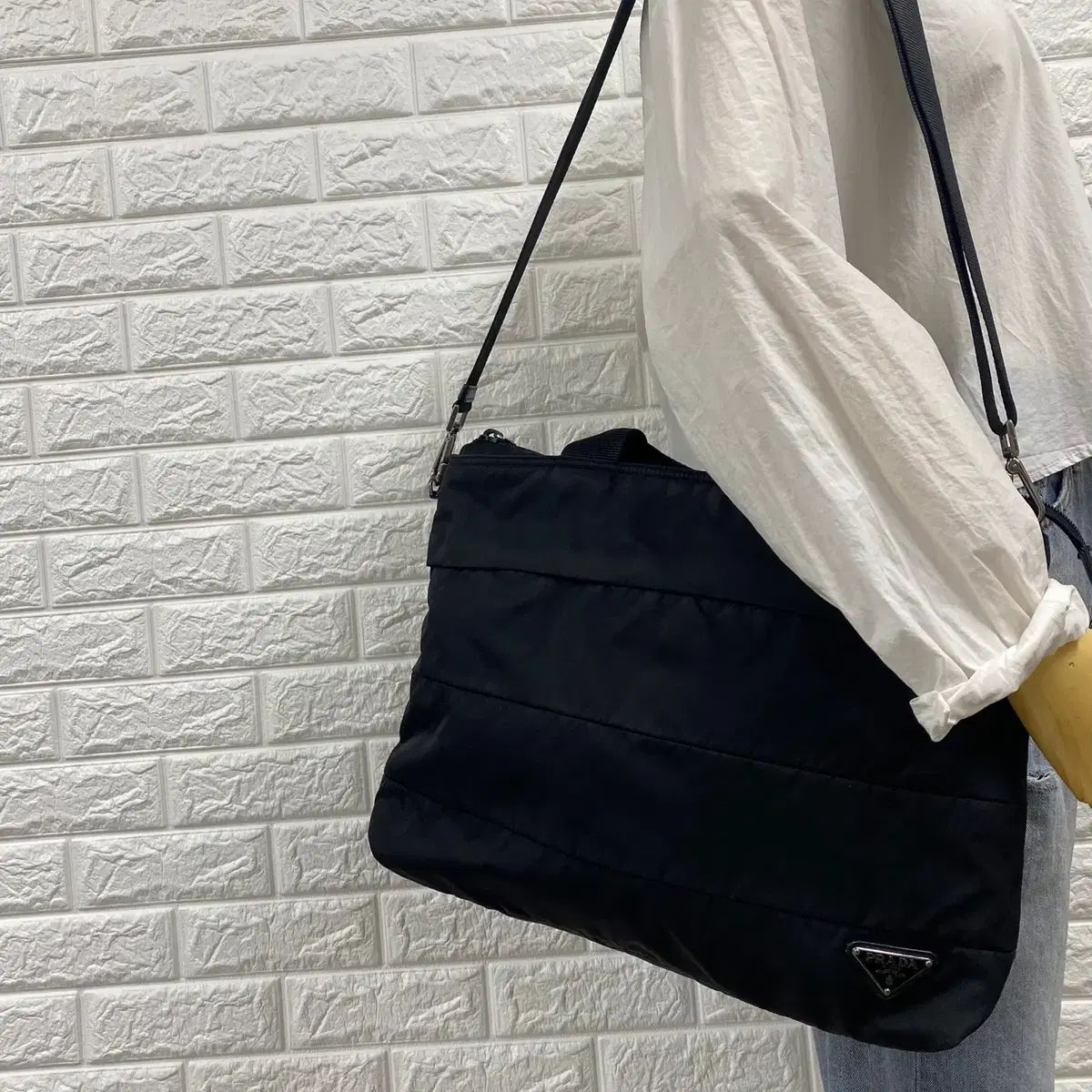 PRADA ヴィンテージ PRADA 三角ロゴ ポコノ ブラック ナイロン メッセンジャーバッグ