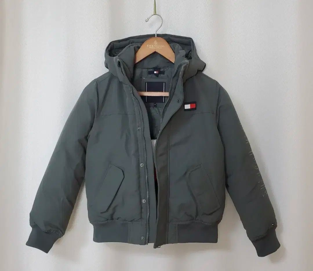 Tommy Hilfiger トミーヒルフィガー キッズ BOY140 ダウン ほぼ
