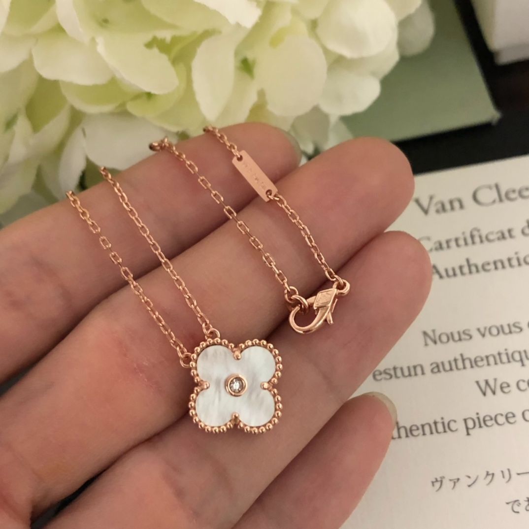希少 Van Cleef & Arpels クローバーネックレス パールホワイト Perlée clovers pendant 18K white gold, Diamond - Van Cleef