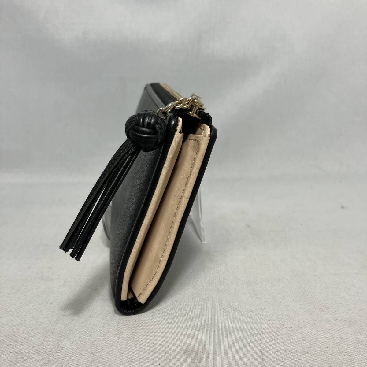 土屋鞄 Blackラウンドジップ 長財布 - メルカリ