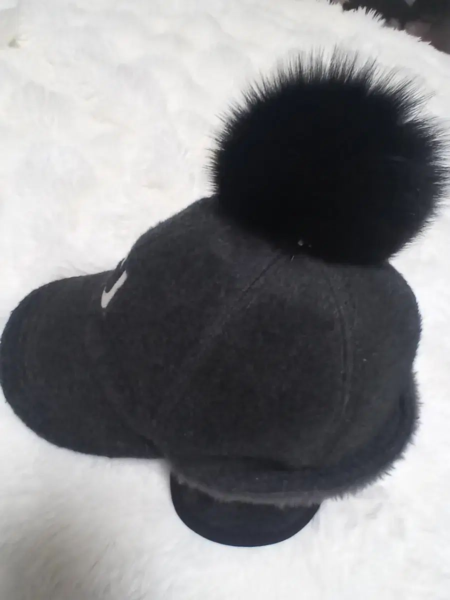 ポンポン ニット帽