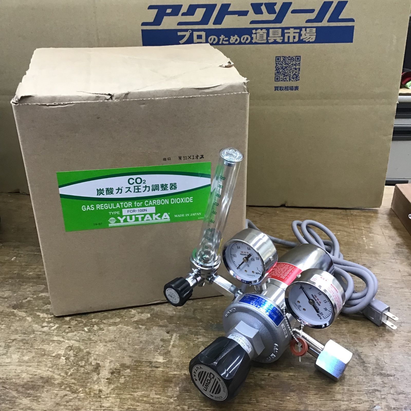 YUTAKA 圧力調整器 FCR-50N ヒーター内蔵圧力調整器 未使用品】ユタカ/YUTAKA 炭酸ガス用ヒーター内蔵圧力調整器 FCR-100N