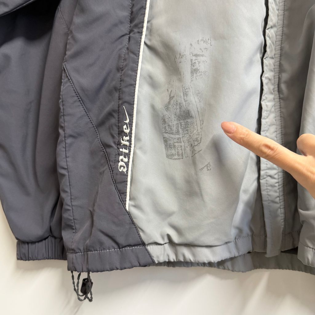 ナイキ　NIKE　ウィンドブレーカー　ナイロン　ジャージ　グレー　XL ナイキ NIKE ウィンドブレーカー ナイロン ジャージ グレー XL