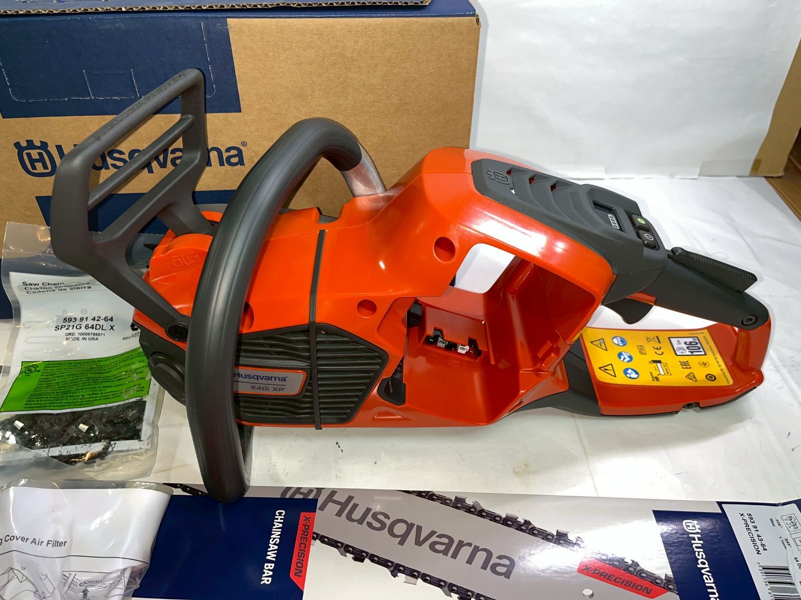 充電式チェーンソー バッテリー式チェーンソー