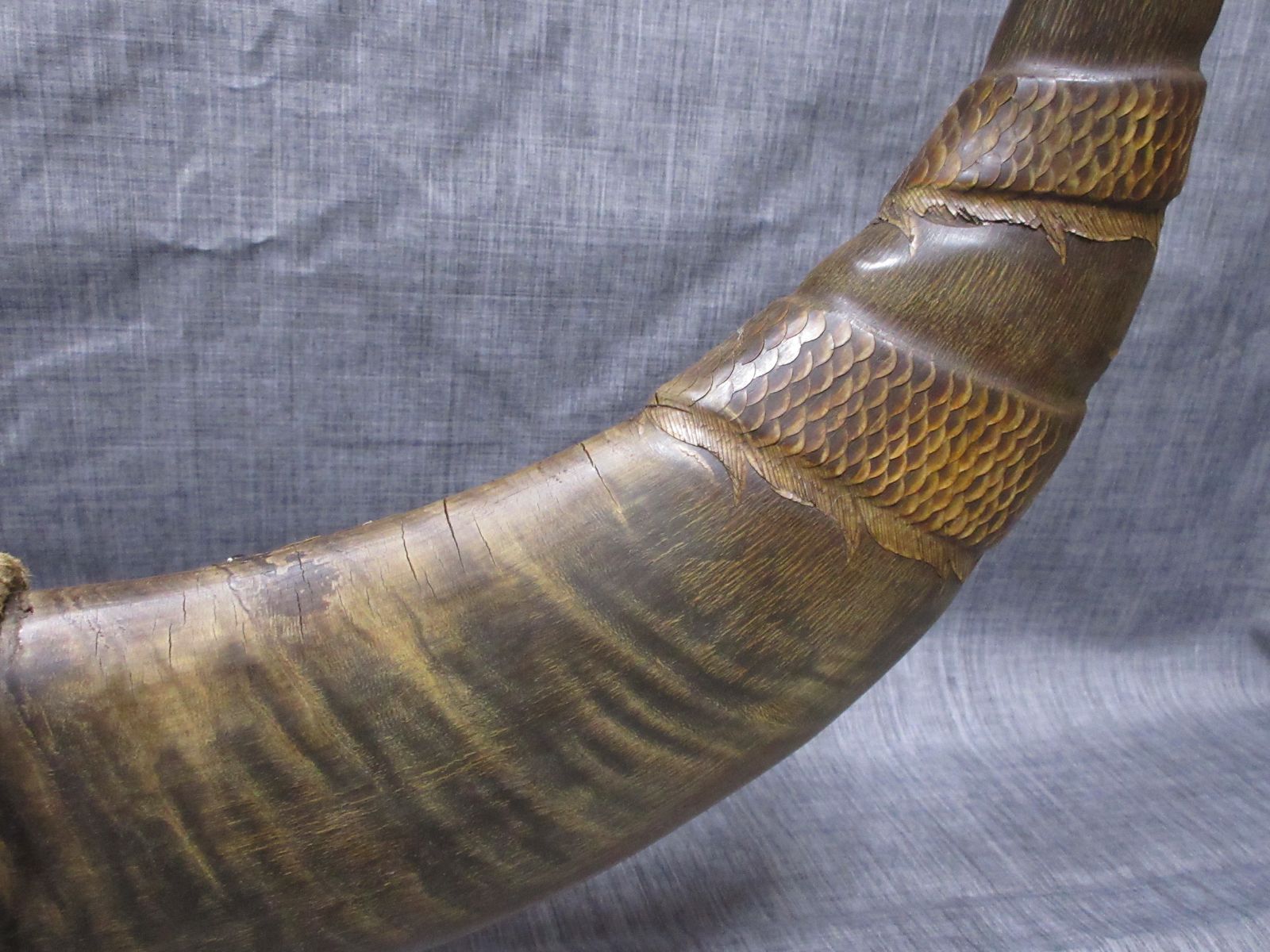 水牛の角 龍柄彫刻 民芸品 置物 (大) type-D - メルカリ