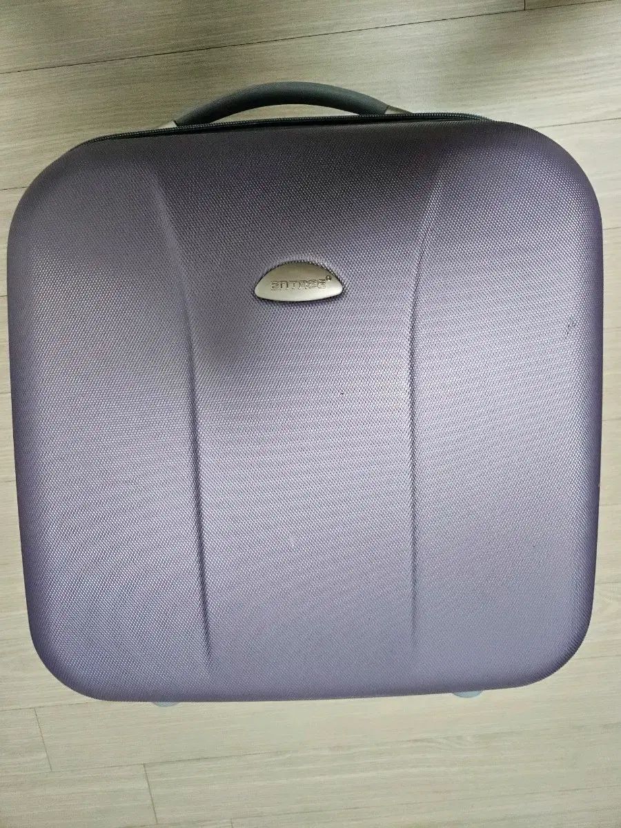 ★美品★値下げ中★Samsonite★メタルグレー★中型キャリーケース4輪★ Samsonite メタルグレー 中型キャリーケース 4輪 スーツケースの