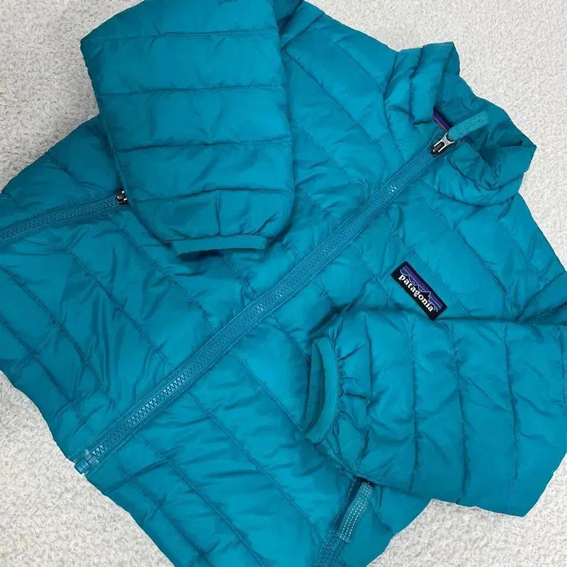 純正品| 2T patagonia パタゴニア トゥイーン ダウン