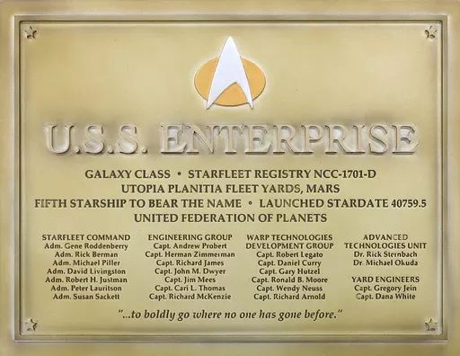 ○雑貨 U.S.S.エンタープライズ NCC-1701-D 就航記念プレート 中古】雑貨 U.S.S.エンタープライズ NCC-1701-D 就航記念プレート 「隔