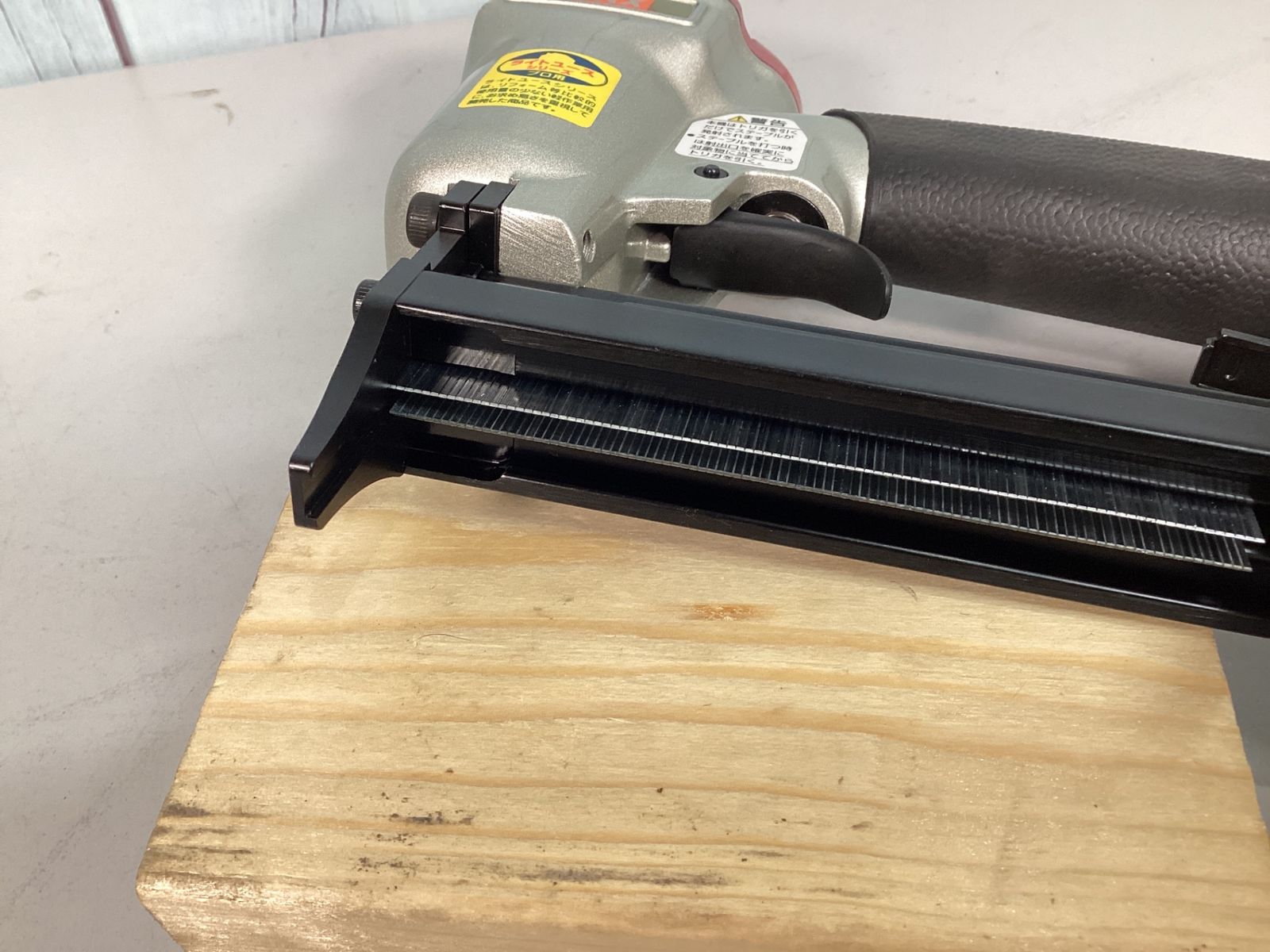 釘打ち機エアネイラ