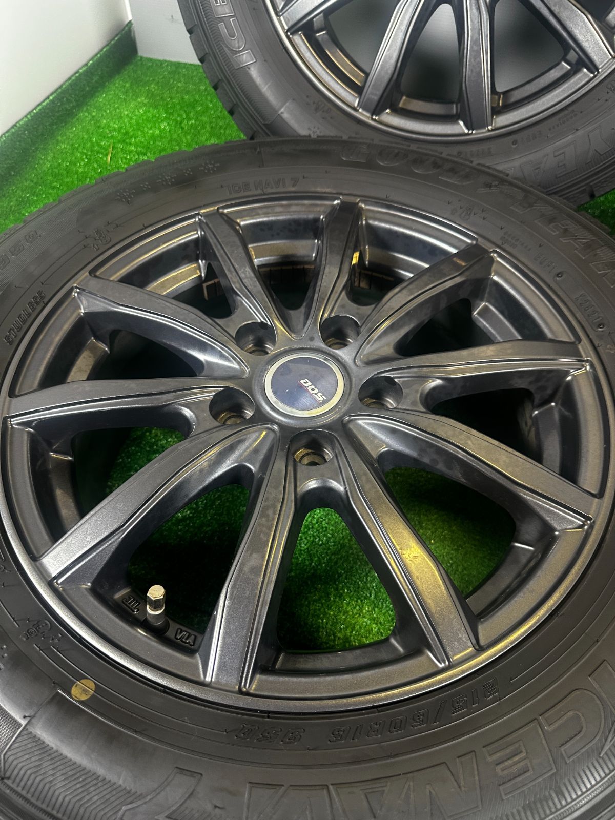 送料無料☆16x6.5J +53 5穴 PCD114.3 215/60R16 グッドイヤー