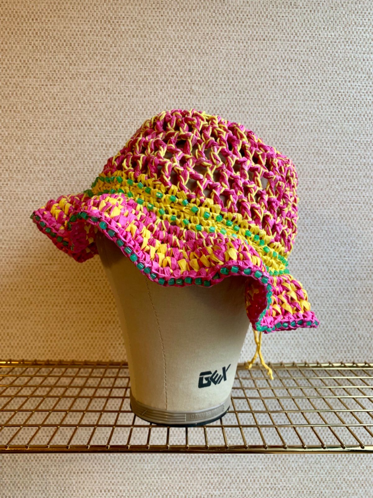 渡辺俊明作 花と鳥の日本画 木製フレーム付き 渡辺俊明作 花と鳥の日本