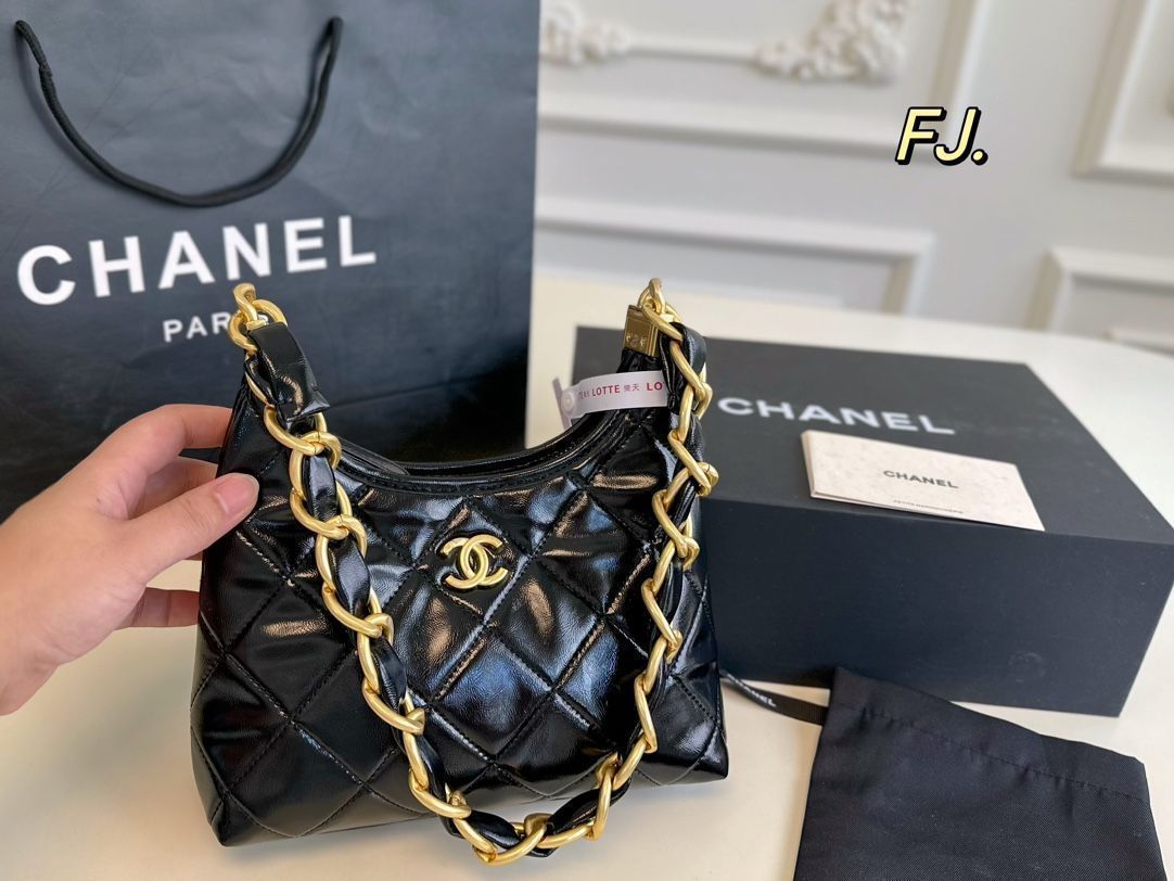 CHANELシャネル24 aオイルワックスレザー流浪ホボ脇バッグ