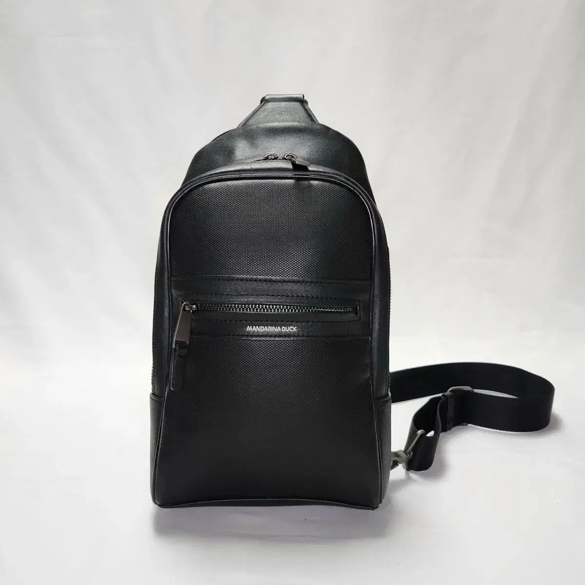 MANDARINA DUCK(マンダリナダック) スリングバッグ - メルカリ