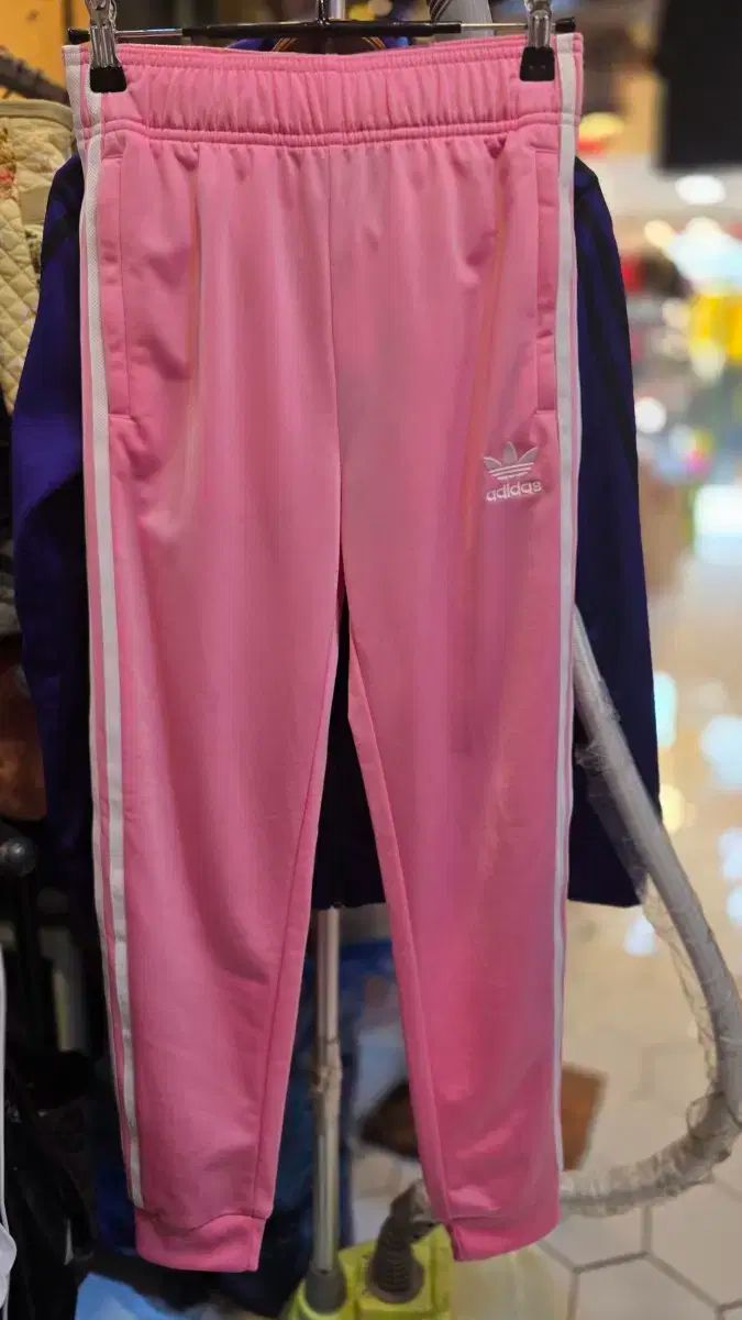 adidas アディダス ピンクパンツ
