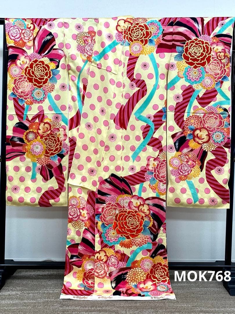 振袖 仮絵羽 吉澤の友禅 金通し 金駒 金彩 紋意匠 正絹 未仕立て品 八掛付き 振袖 仮絵羽 刺繍 金彩 紋意匠 正絹 未仕立て品 八掛付き