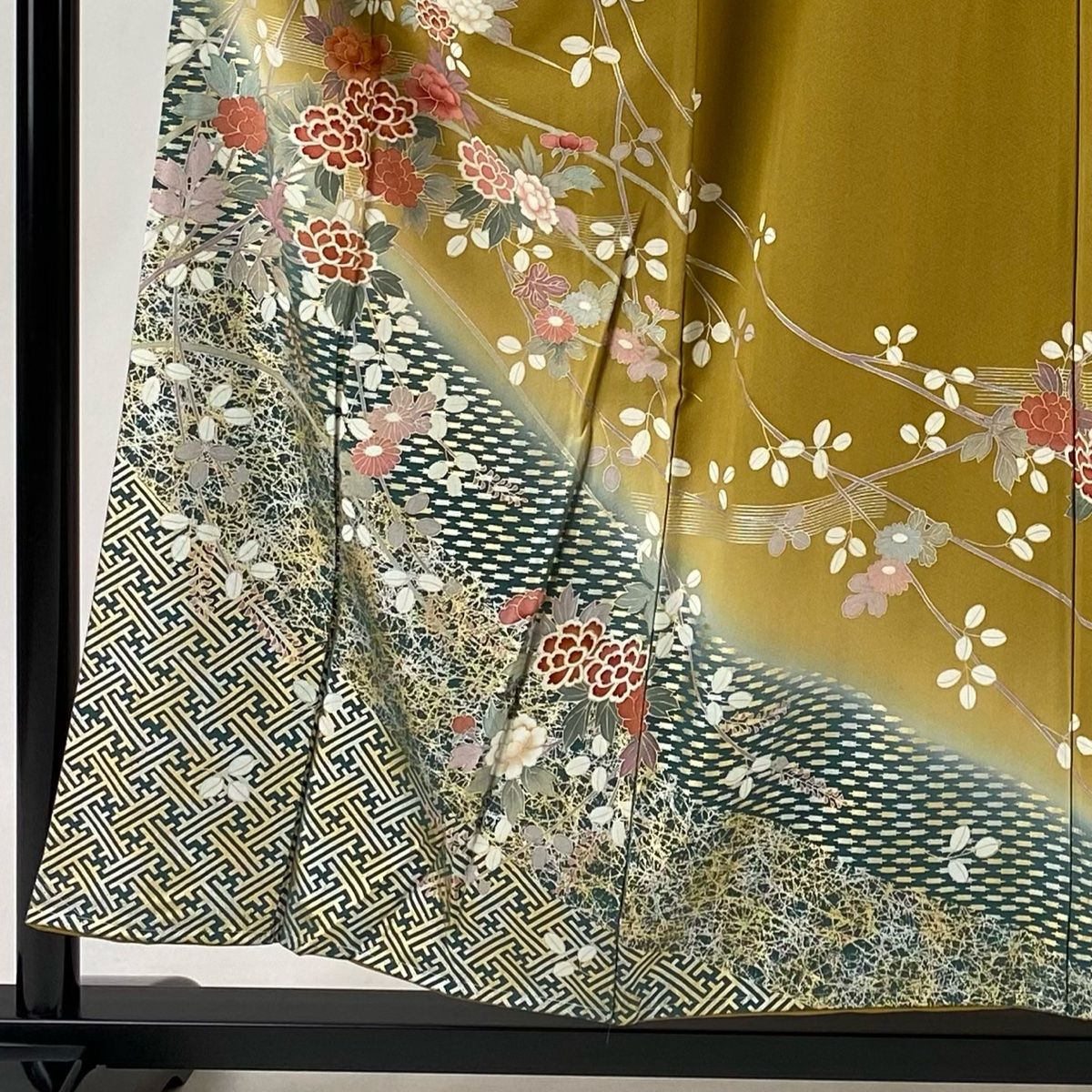 美品 訪問着 黒 枝花 金彩加工 身丈158cm 裄丈68cm お洒落 訪問着 身丈158.5cm 裄丈66cm M 袷 鳥 草花 金彩 刺繍 ピンク 正絹