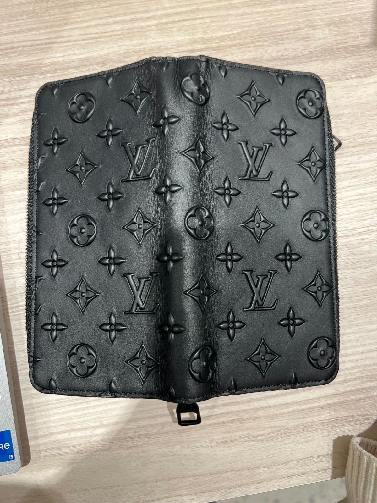 LOUIS VUITTON (ルイヴィトン) モノグラム シール ジッピーウォレット