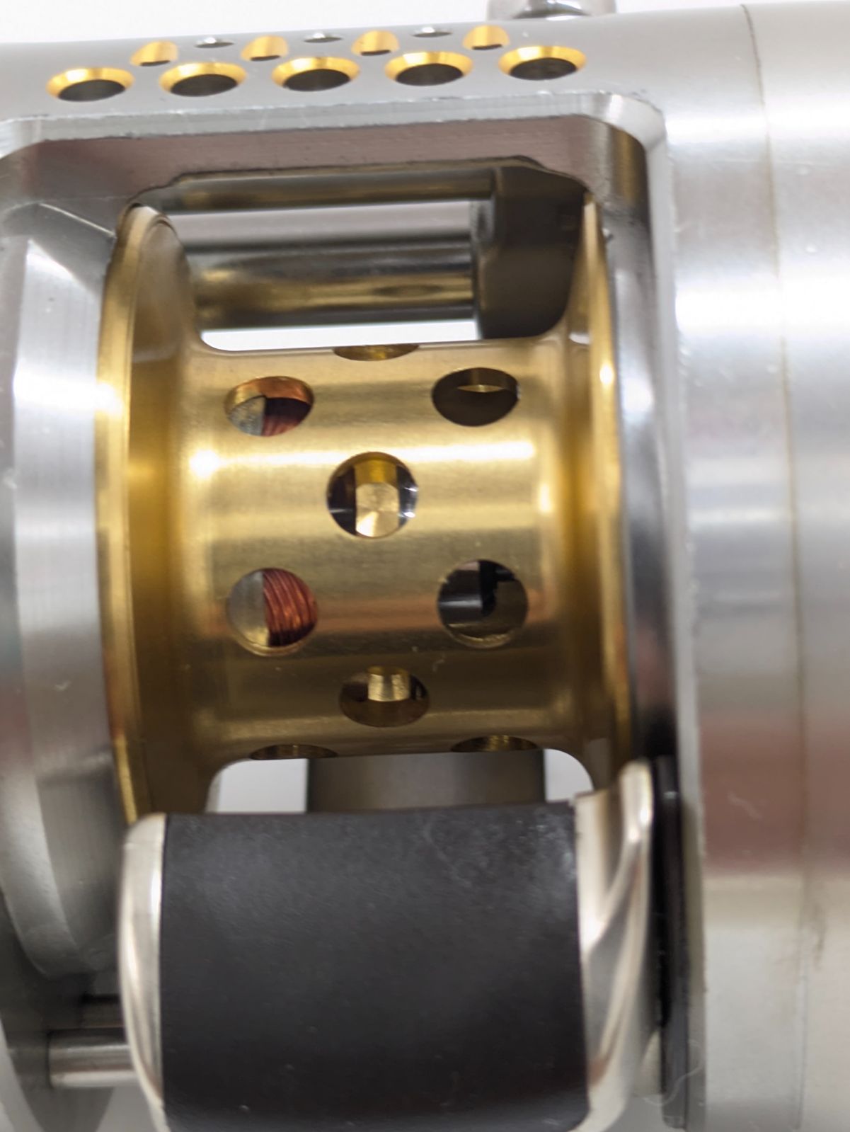  1 品 シマノ カルカッタコンクエスト 200 DC ベイトリール(ルアー用) リール