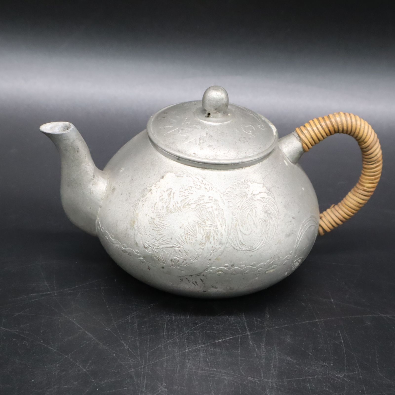 ⭐️明治時代 古錫製 文字文 茶道具 急須 継山造 骨董品 コレクション ⭐️明治時代 古錫製 文字文 茶道具 急須 継山造 骨董品 コレクション