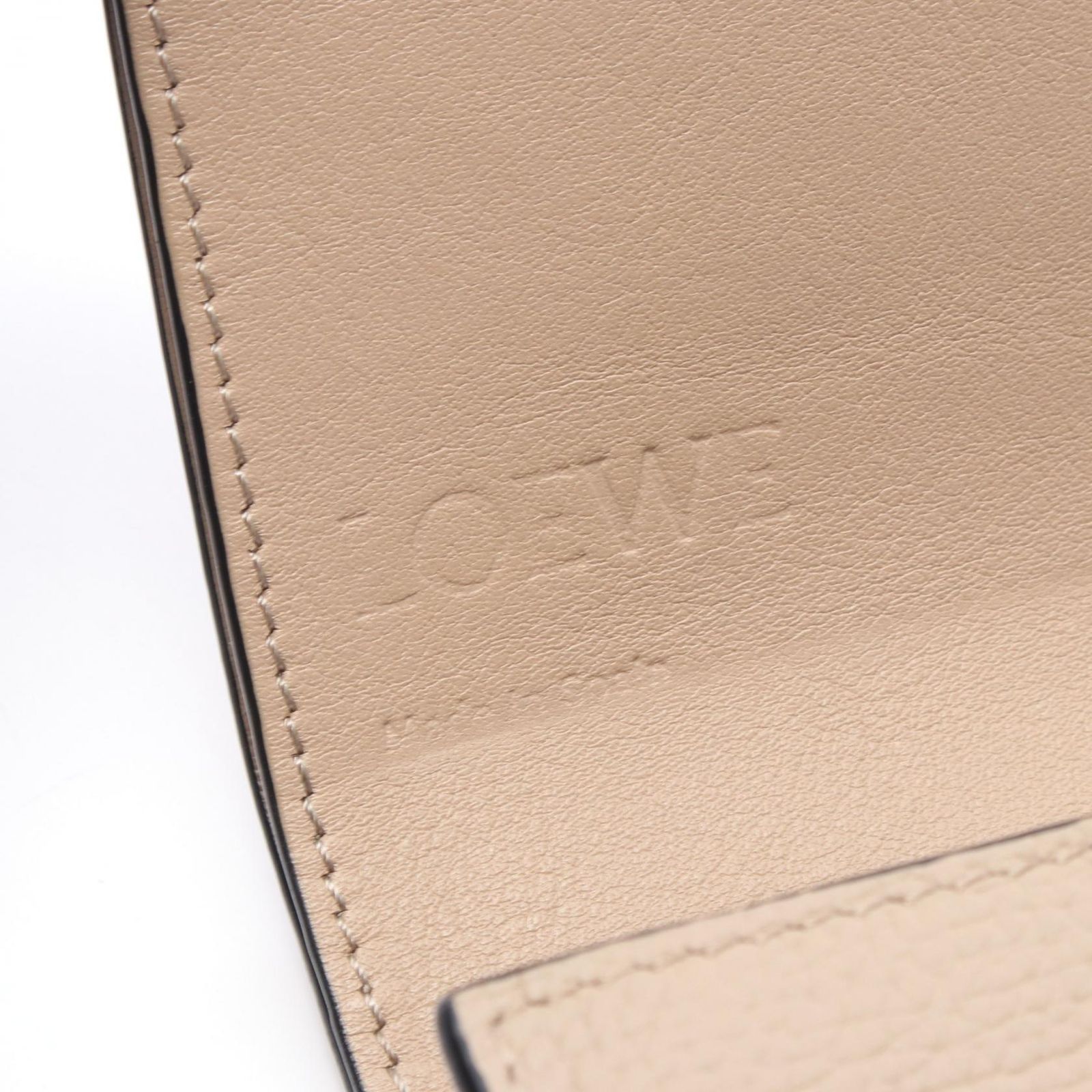 美品　ロエベ　アナグラム　レザー　コンパクト　財布　グレージュ ロエベ LOEWE 二つ折り財布 アナグラムコンパクトフラップ