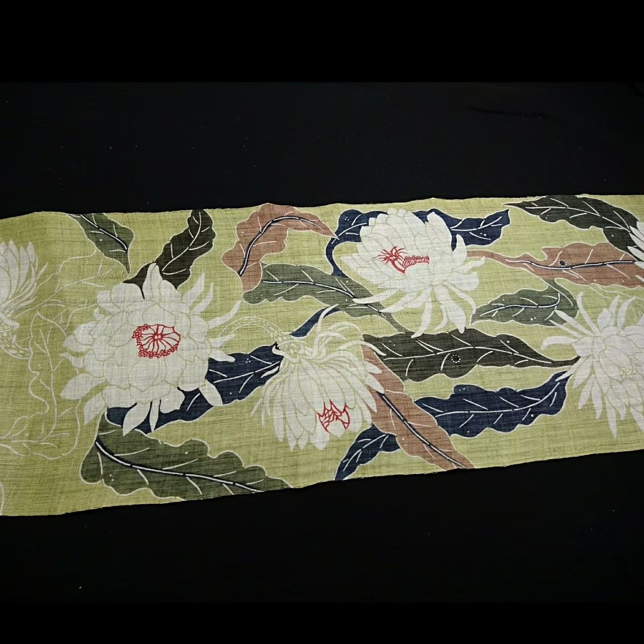 ライムグリーン