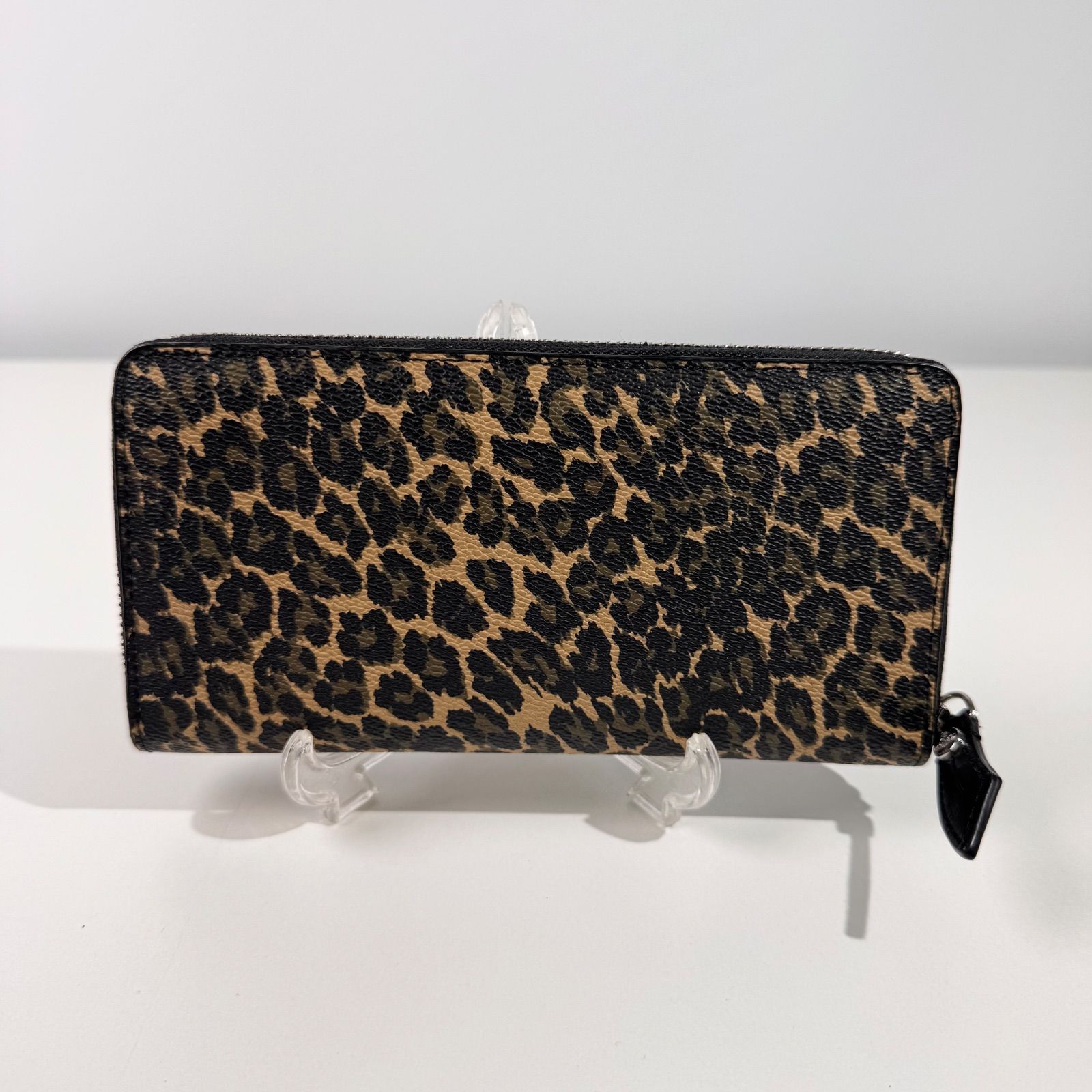 【極美品】Vivienne Westwood 長財布レオパード柄 でかロゴ 極美品】Vivienne Westwood 長財布レオパード柄 でかロゴ