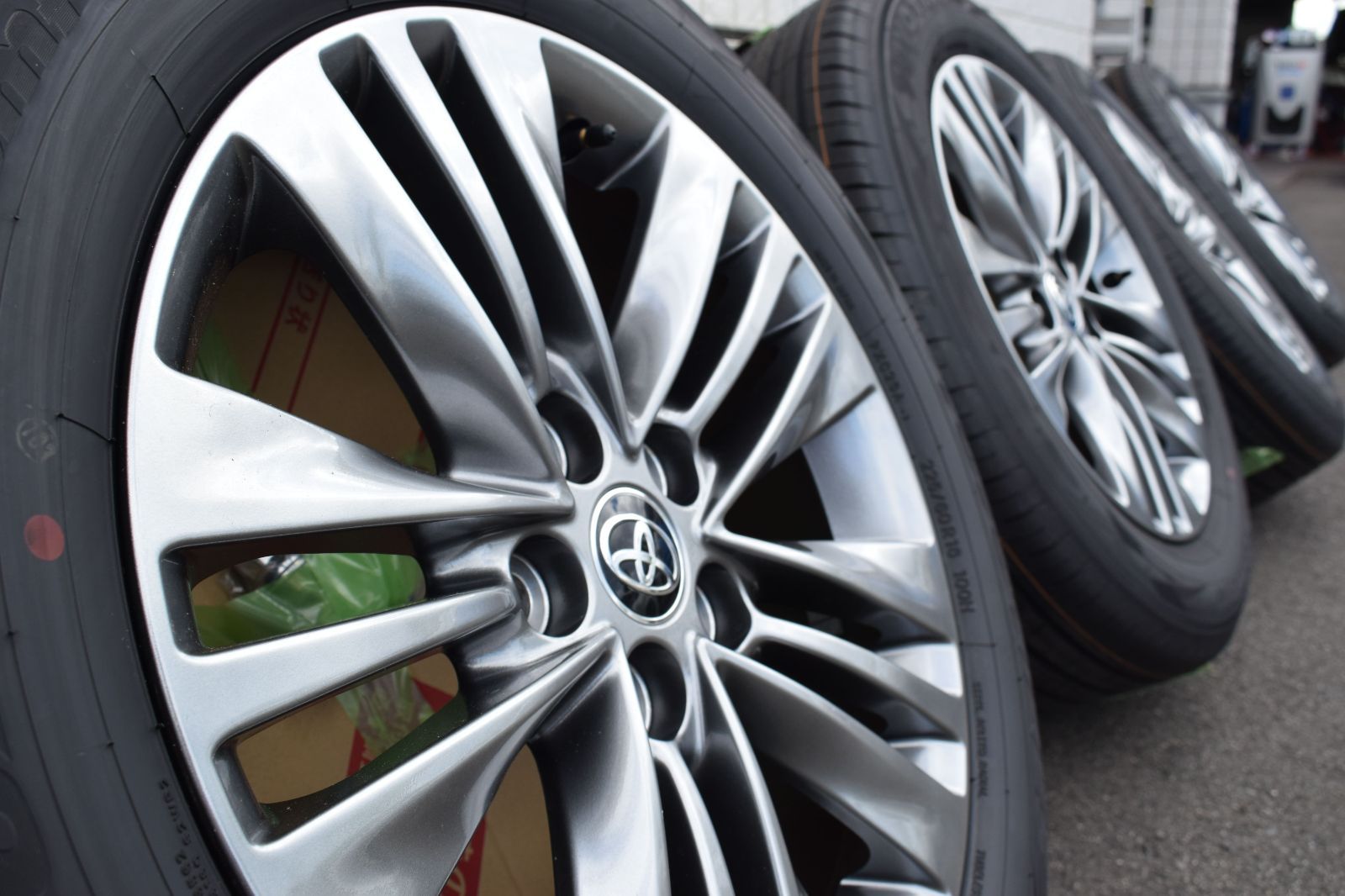 225/60R18　40系アルファード純正タイヤ４本