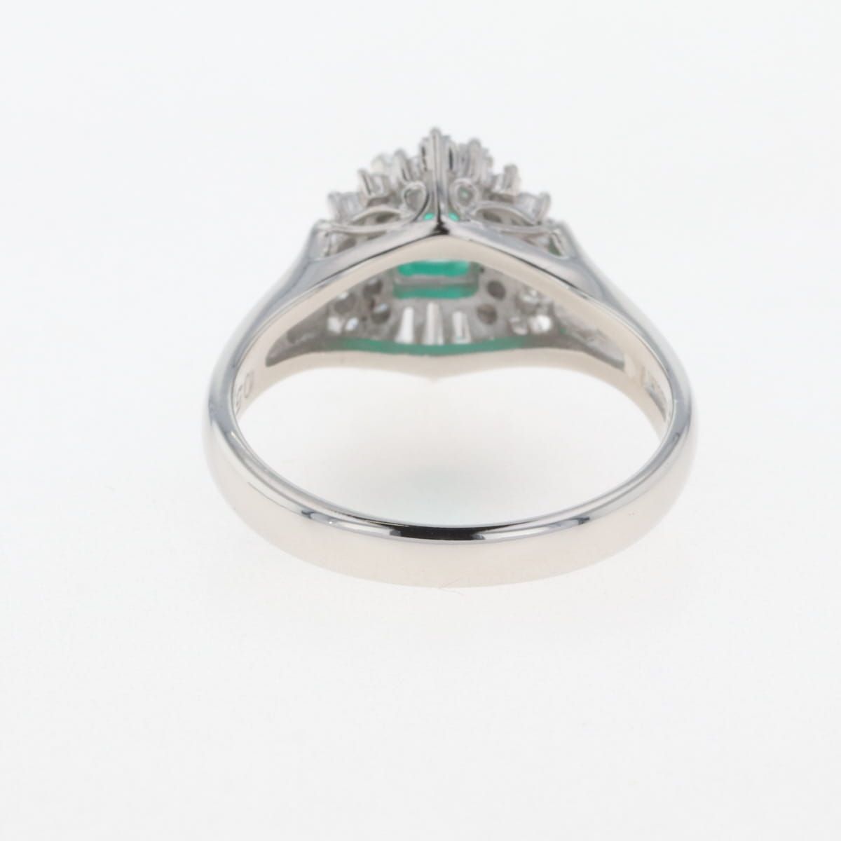 在庫一掃】 エメラルド デザインリング プラチナ 指輪 メレダイヤ  