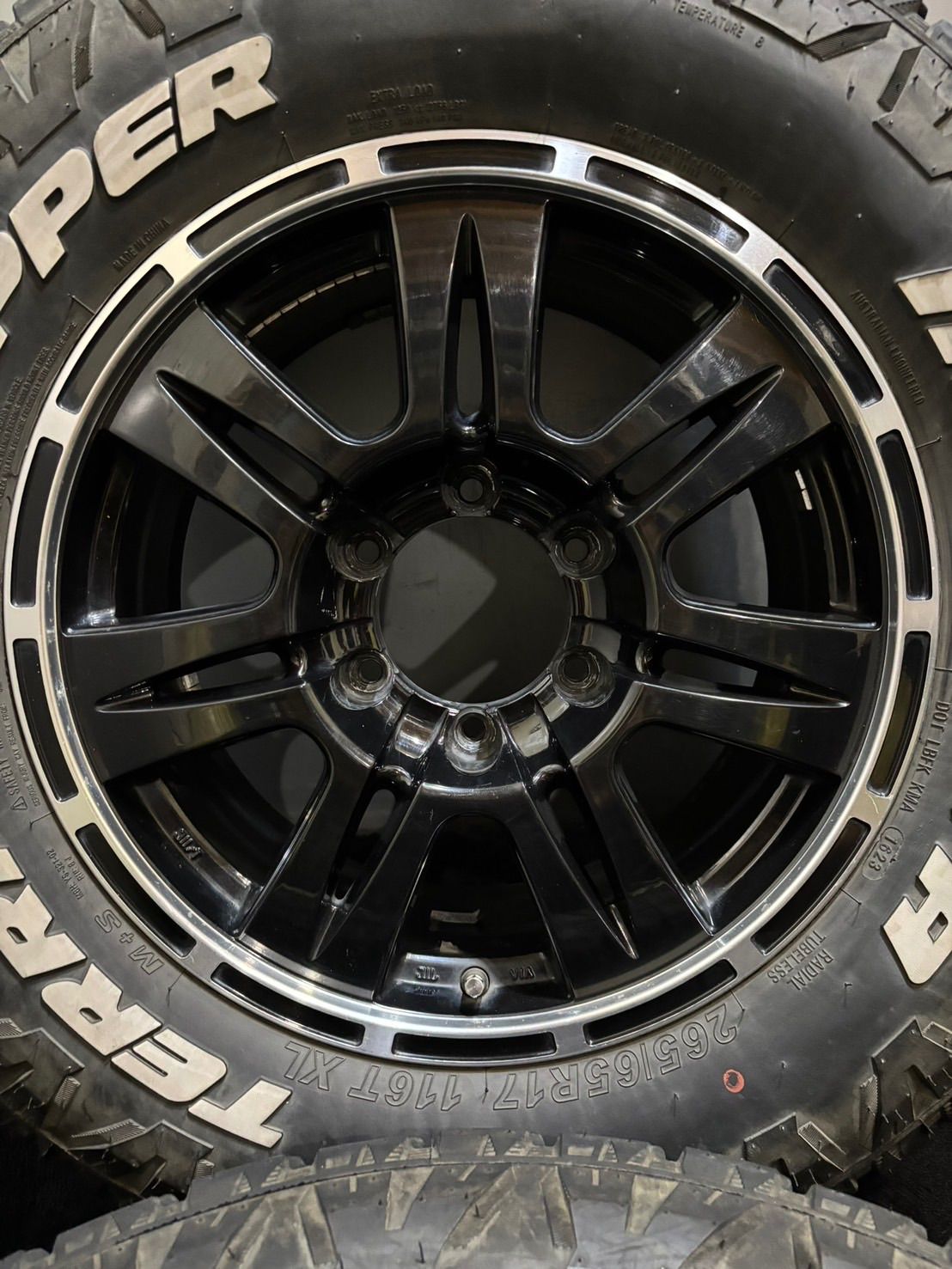 265 65R17 MONSTA TERRAIN GRIPPER 23年 マットクロス 17インチ 7.5J 28 139.7 6H 夏タイヤ 4本 プラド サーフ ホワイトレター 1-K258