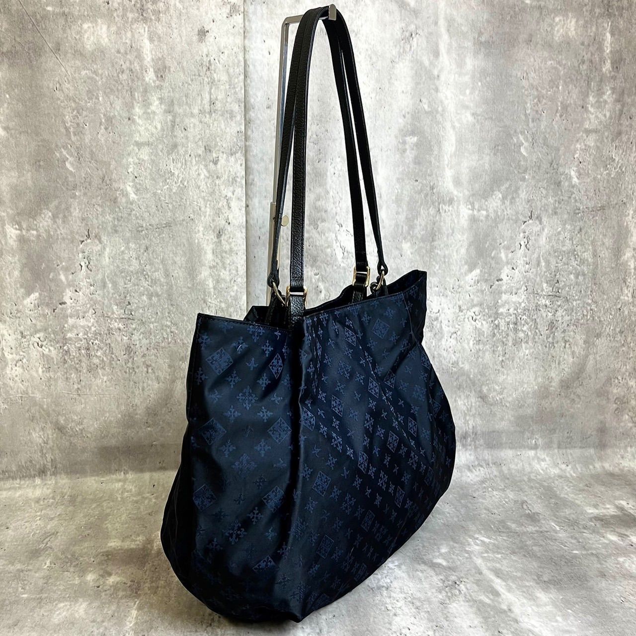 ✨良品✨ ruseet ラシット トートバッグ ハンドバッグ 総柄 A4収納 大容量 ロゴ型押し ナイロン レザー 肩掛け レディース ネイビー 紺色  - メルカリ